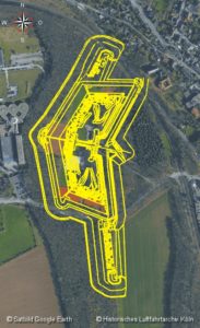 Luftbild und Schema des Fort IV